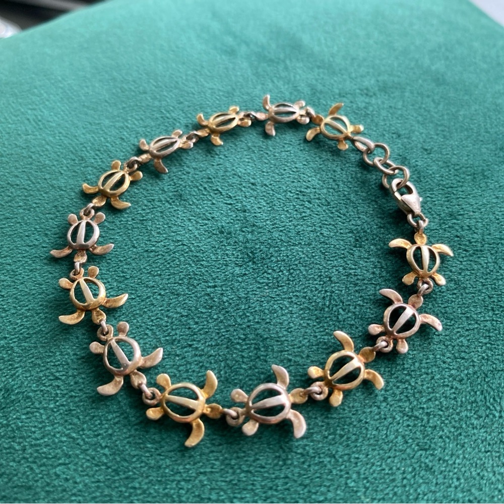vintage silver bracelet 925/5.6 Grams, 7.5 Inches Long.